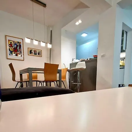 Apartment Bright, Modern - 2 Bedroom Skopje