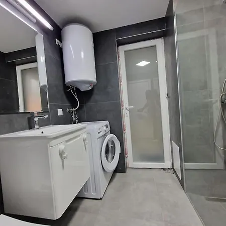 Bright, Modern - 2 Bedroom Skopje