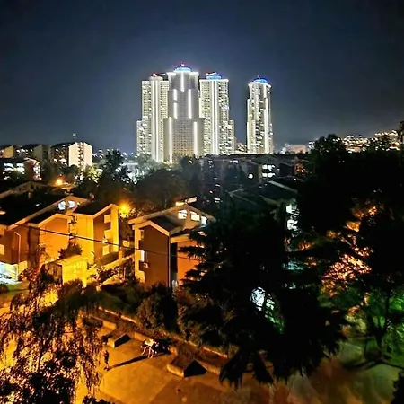 Bright, Modern - 2 Bedroom Apartment