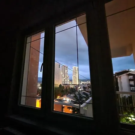 Bright, Modern - 2 Bedroom Apartment