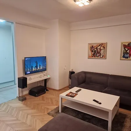 Bright, Modern - 2 Bedroom Apartment Skopje