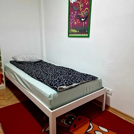 Bright, Modern - 2 Bedroom