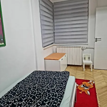 Bright, Modern - 2 Bedroom Apartment
