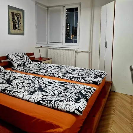 Bright, Modern - 2 Bedroom Apartment
